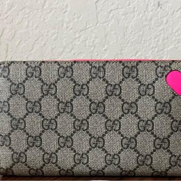 Gg Monogram Supreme Heart Zip Around Wallet Fluorescent Fuchsia - Picture 6 of 8